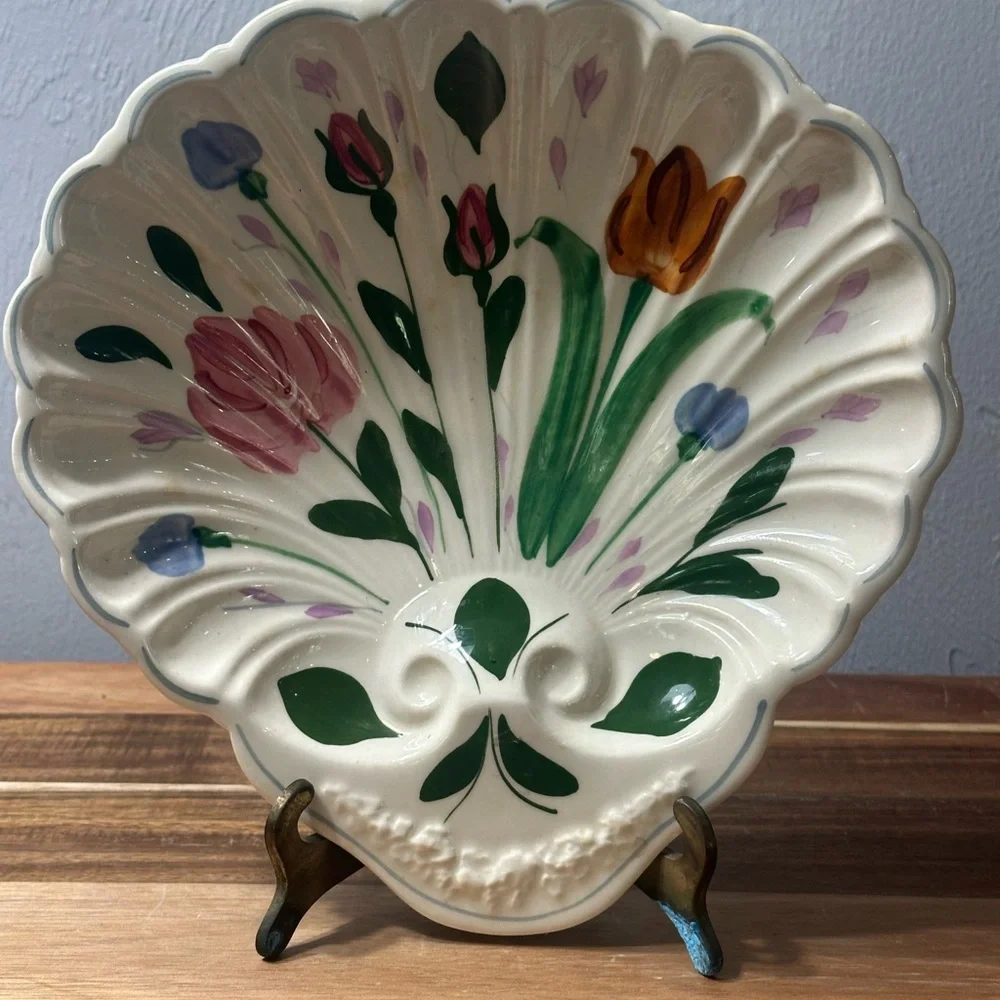 Vintage Blue Ridge Pottery. Hand-Painted Floral Shell Dish - Cream with  Flowers